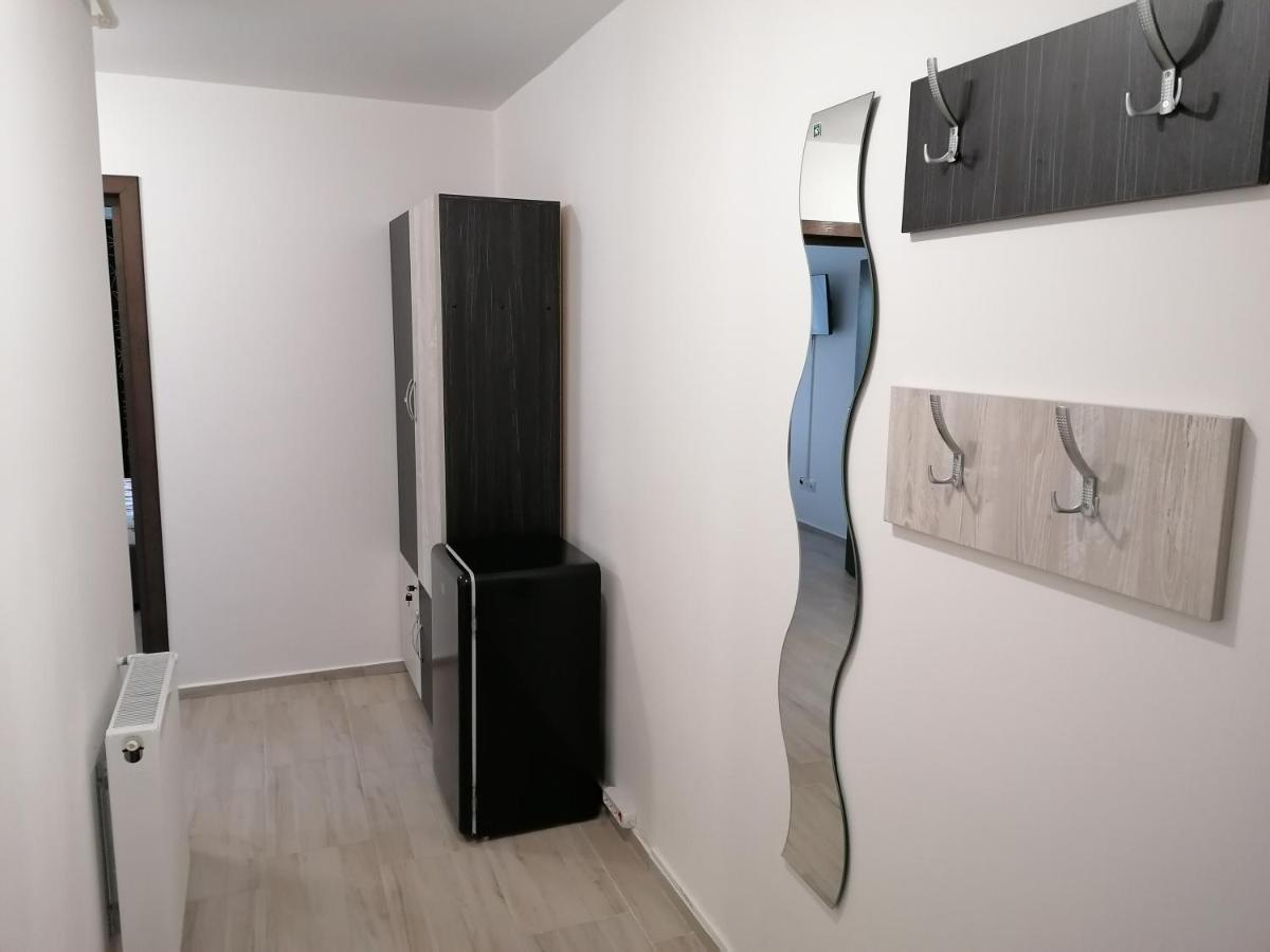 Ama Apartament Cu Terasa 50 Mp & Parcare Brasov Exterior photo