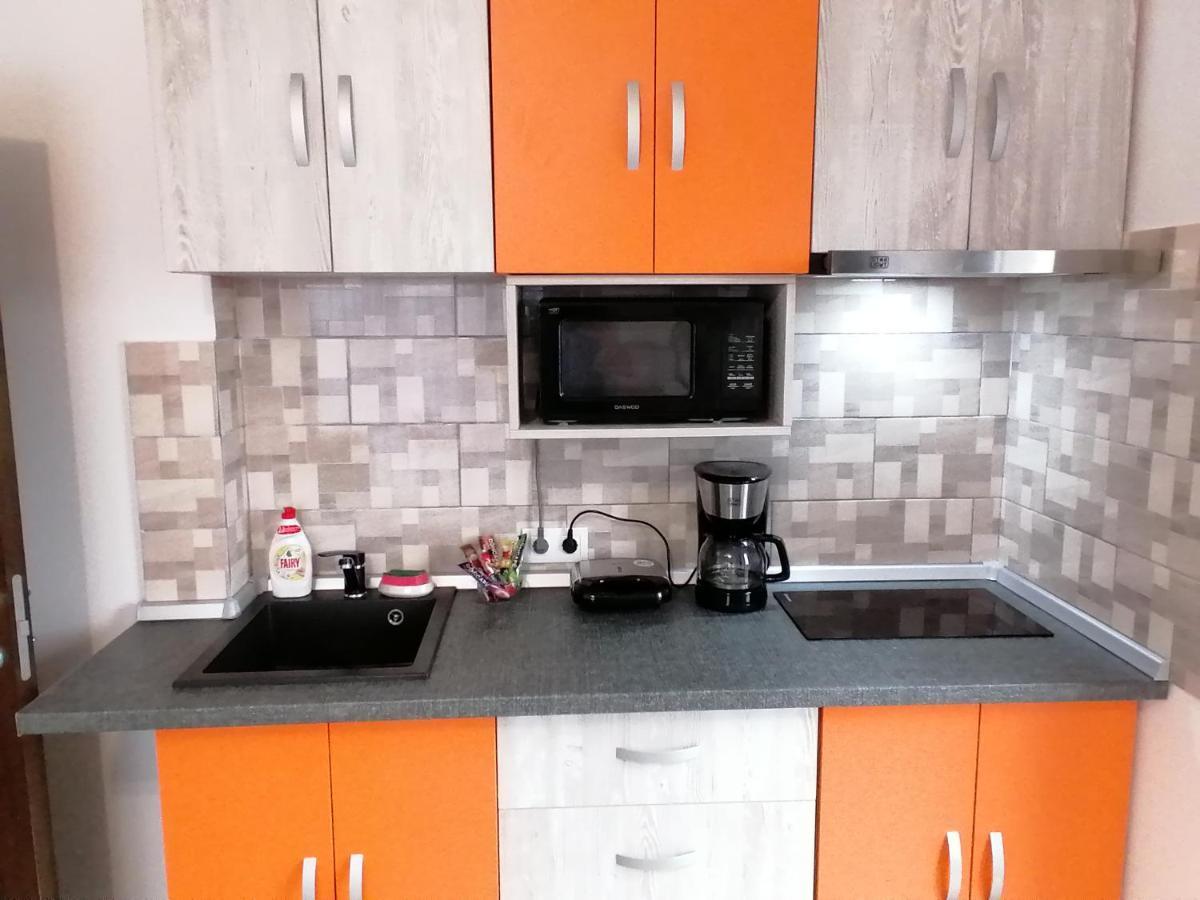 Ama Apartament Cu Terasa 50 Mp & Parcare Brasov Exterior photo